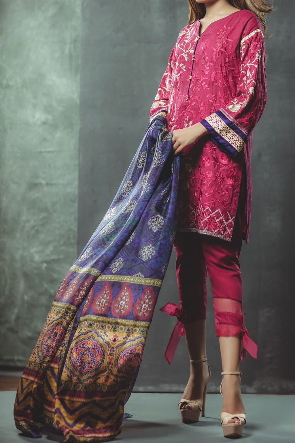 GFSU-1376 Embroidered 3PC Suit
